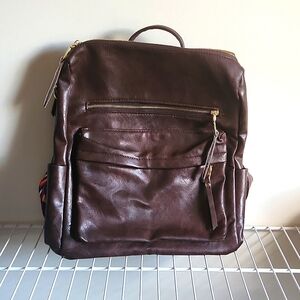 Backpack with removable shoulder strap